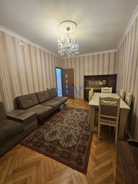 Aylıq Kirayə 4 otaqlı Köhnə Tikili bina evi  120m², Bakı