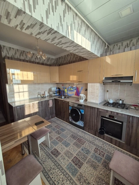 Satış 5 otaqlı Köhnə Tikili bina evi  110m², Bakı