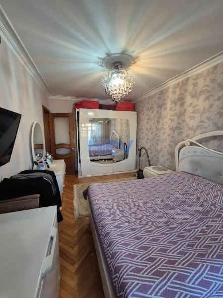 Satış 5 otaqlı Köhnə Tikili bina evi  110m², Bakı