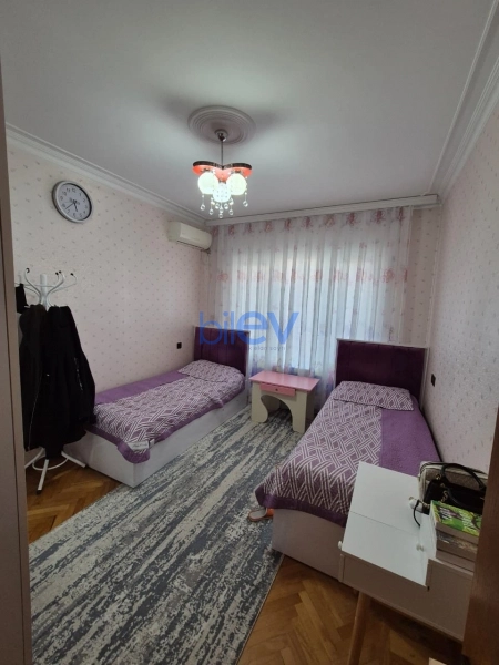 Satış 5 otaqlı Köhnə Tikili bina evi  110m², Bakı