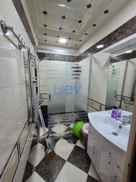 Satış 5 otaqlı Köhnə Tikili bina evi  110m², Bakı