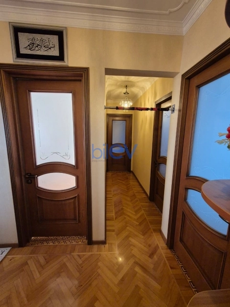 Satış 5 otaqlı Köhnə Tikili bina evi  110m², Bakı
