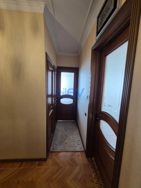 Satış 5 otaqlı Köhnə Tikili bina evi  110m², Bakı