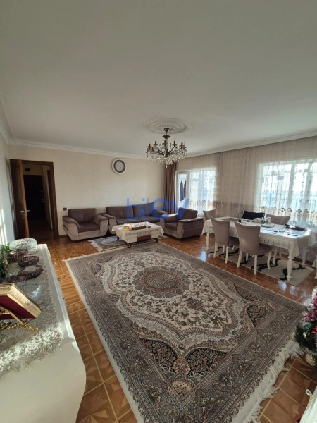 Satış 5 otaqlı Köhnə Tikili bina evi  110m², Bakı