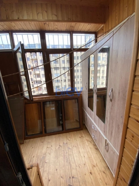 Satış 2 otaqlı Köhnə Tikili bina evi  70m², Xırdalan