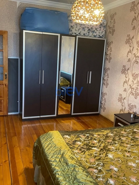 Satış 4 otaqlı Köhnə Tikili bina evi  110m², Bakı