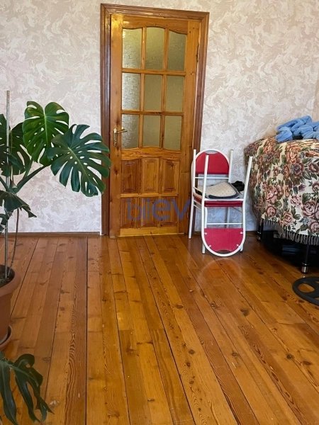 Satış 4 otaqlı Köhnə Tikili bina evi  110m², Bakı