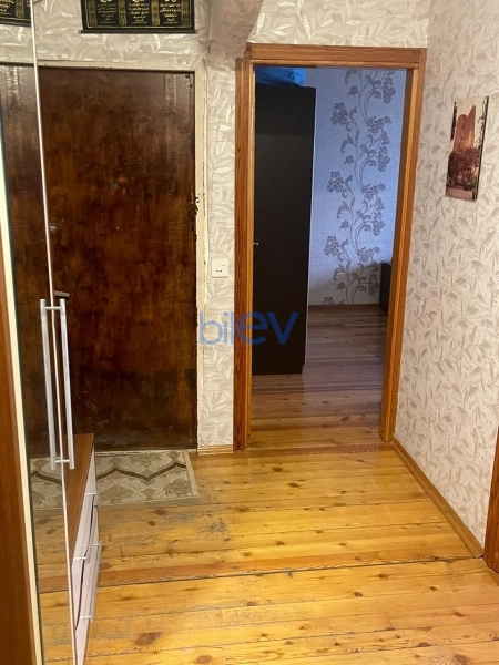 Satış 4 otaqlı Köhnə Tikili bina evi  110m², Bakı
