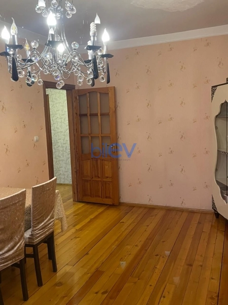 Satış 4 otaqlı Köhnə Tikili bina evi  110m², Bakı