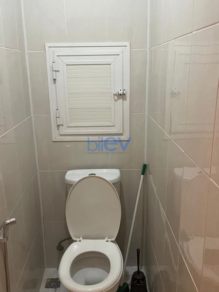Satış 4 otaqlı Köhnə Tikili bina evi  110m², Bakı