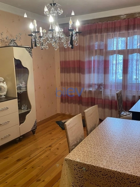Satış 4 otaqlı Köhnə Tikili bina evi  110m², Bakı