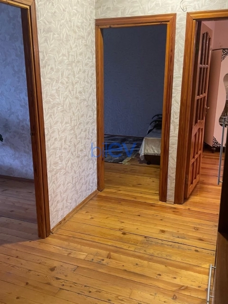 Satış 4 otaqlı Köhnə Tikili bina evi  110m², Bakı