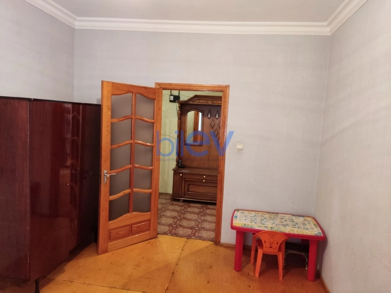 Satış 4 otaqlı Köhnə Tikili bina evi  110m², Bakı