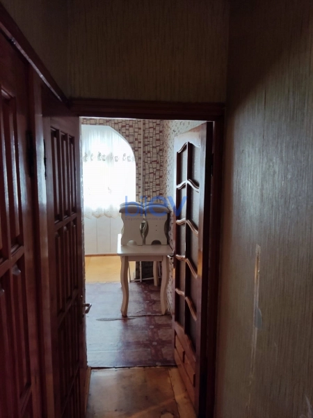 Satış 4 otaqlı Köhnə Tikili bina evi  110m², Bakı