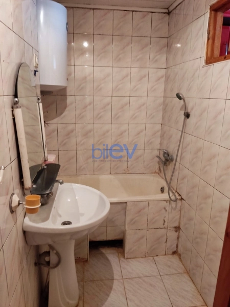 Satış 4 otaqlı Köhnə Tikili bina evi  110m², Bakı