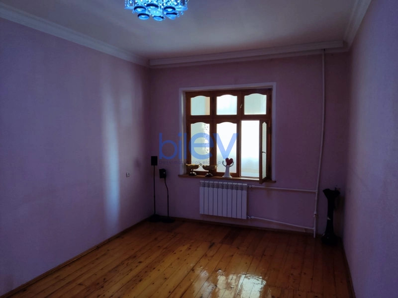 Satış 4 otaqlı Köhnə Tikili bina evi  110m², Bakı