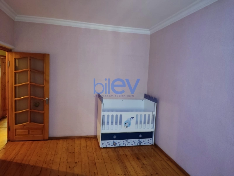 Satış 4 otaqlı Köhnə Tikili bina evi  110m², Bakı
