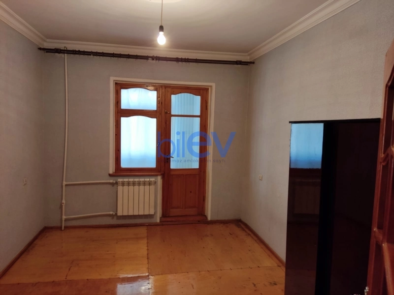 Satış 4 otaqlı Köhnə Tikili bina evi  110m², Bakı