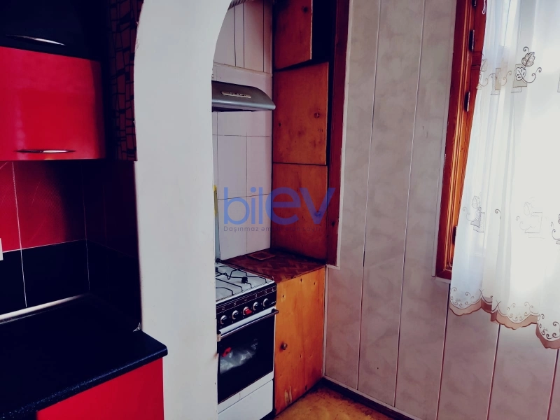 Satış 4 otaqlı Köhnə Tikili bina evi  110m², Bakı