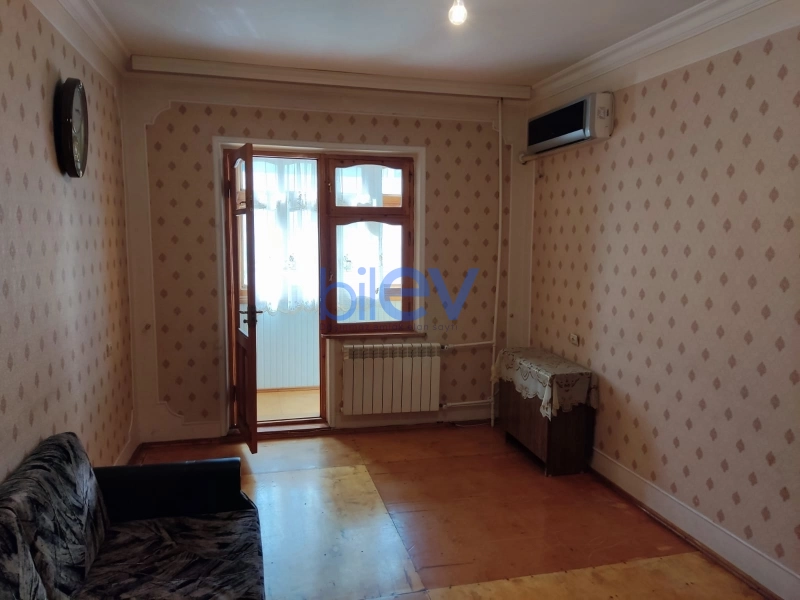 Satış 4 otaqlı Köhnə Tikili bina evi  110m², Bakı