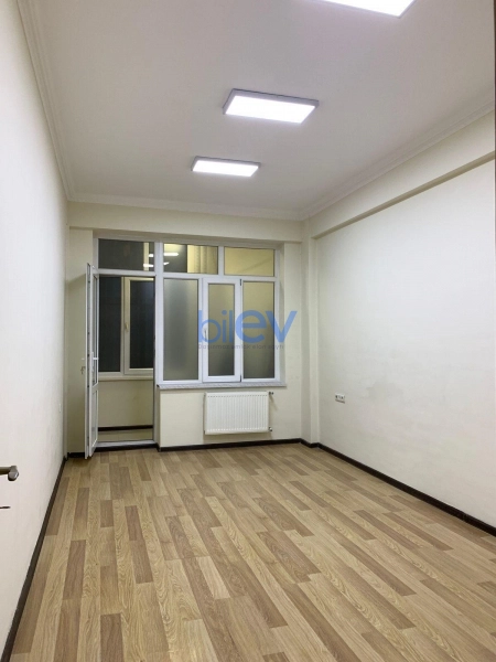 Aylıq Kirayə 3 otaqlı Ofis  70m², Bakı