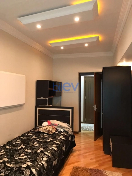 Aylıq Kirayə 3 otaqlı Yeni Tikili bina evi  100m², Bakı