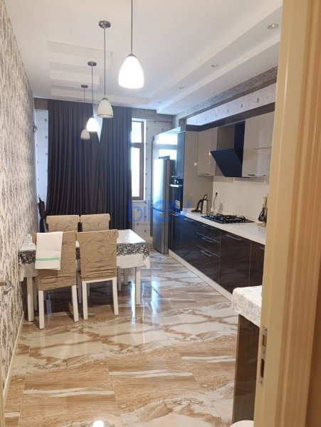 Aylıq Kirayə 3 otaqlı Yeni Tikili bina evi  115m², Bakı