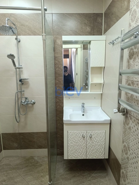 Aylıq Kirayə 3 otaqlı Yeni Tikili bina evi  115m², Bakı