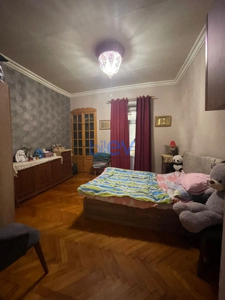 Satış 4 otaqlı Köhnə Tikili bina evi  126m², Bakı
