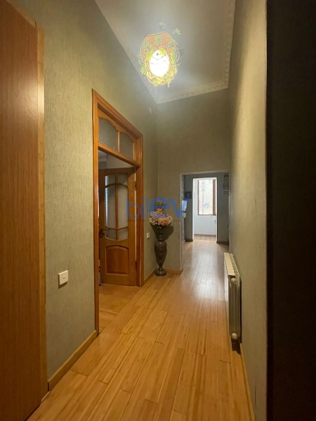 Satış 4 otaqlı Köhnə Tikili bina evi  126m², Bakı
