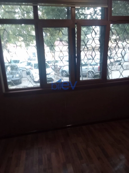 Aylıq Kirayə 3 otaqlı Köhnə Tikili bina evi  66m², Bakı