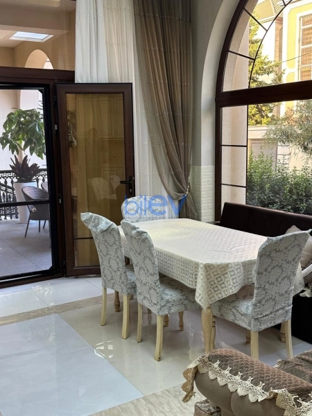 Satış 6 otaqlı Villa  650m², Bakı