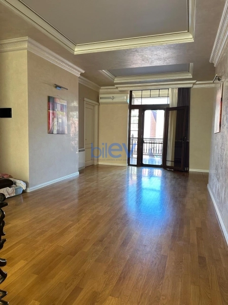 Satış 6 otaqlı Villa  650m², Bakı