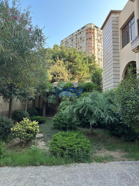 Satış 6 otaqlı Villa  650m², Bakı