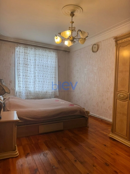 Satış 4 otaqlı Köhnə Tikili bina evi  110m², Bakı