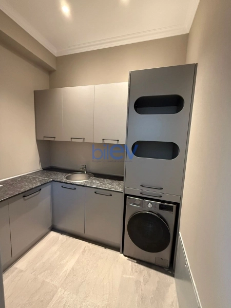 Aylıq Kirayə 4 otaqlı Yeni Tikili bina evi  200m², Bakı