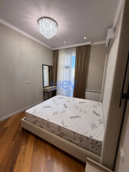 Aylıq Kirayə 4 otaqlı Yeni Tikili bina evi  200m², Bakı