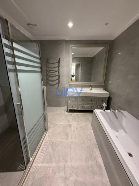 Aylıq Kirayə 4 otaqlı Yeni Tikili bina evi  200m², Bakı