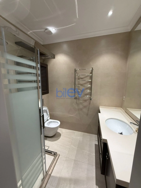 Aylıq Kirayə 4 otaqlı Yeni Tikili bina evi  200m², Bakı