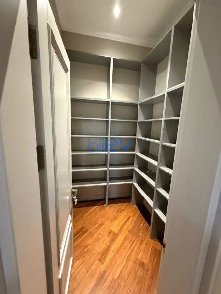 Aylıq Kirayə 4 otaqlı Yeni Tikili bina evi  200m², Bakı