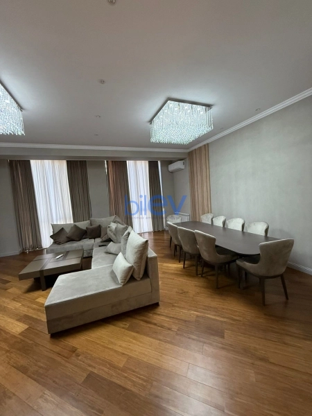 Aylıq Kirayə 4 otaqlı Yeni Tikili bina evi  200m², Bakı