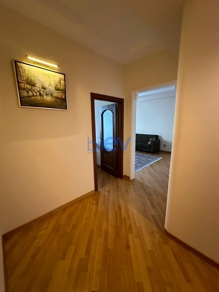 Aylıq Kirayə 3 otaqlı Yeni Tikili bina evi  110m², Bakı