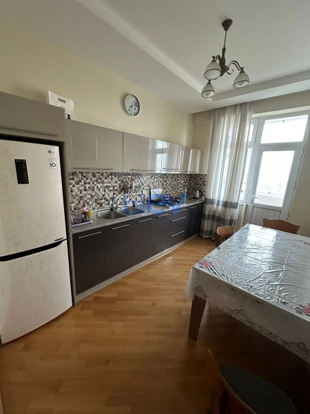 Aylıq Kirayə 3 otaqlı Yeni Tikili bina evi  110m², Bakı