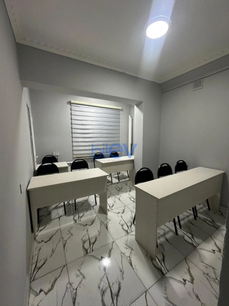 Aylıq Kirayə 7 otaqlı Köhnə Tikili bina evi  200m², Bakı