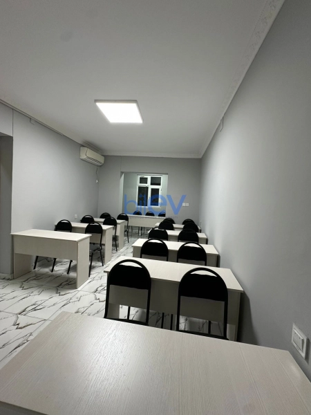 Aylıq Kirayə 7 otaqlı Köhnə Tikili bina evi  200m², Bakı