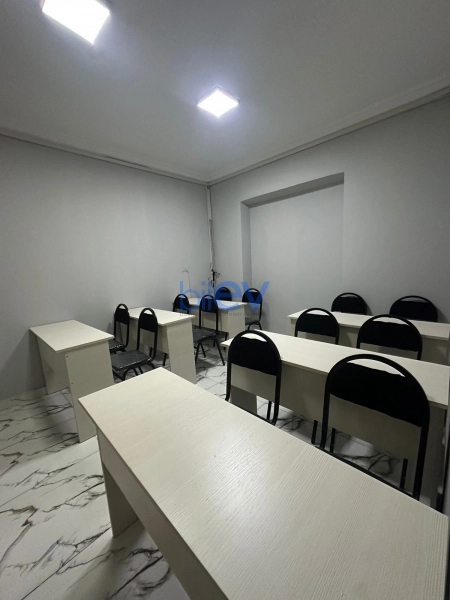 Aylıq Kirayə 7 otaqlı Köhnə Tikili bina evi  200m², Bakı