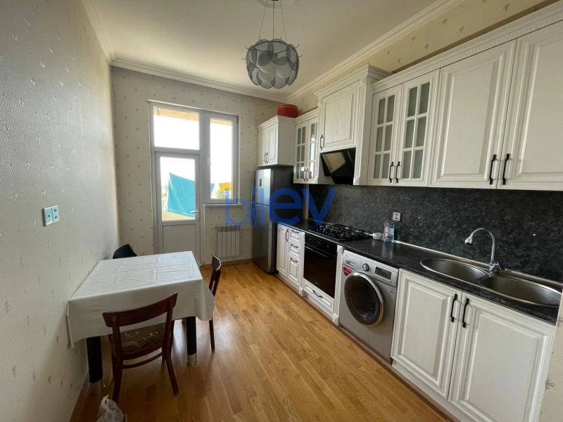 Aylıq Kirayə 3 otaqlı Yeni Tikili bina evi  100m², Bakı