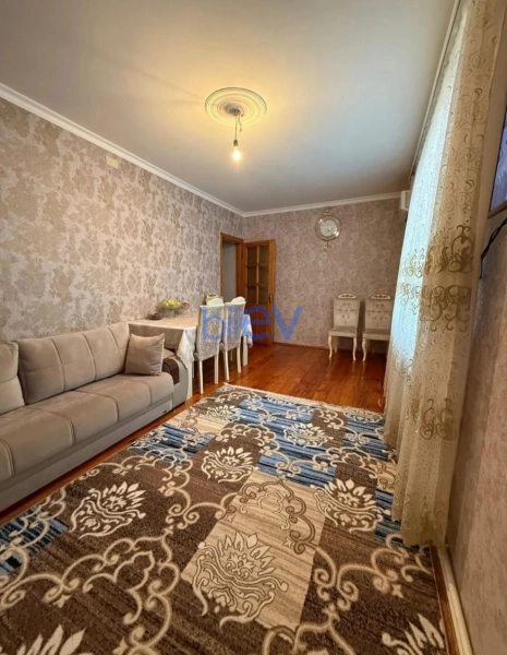 Aylıq Kirayə 2 otaqlı Köhnə Tikili bina evi  61m², Bakı
