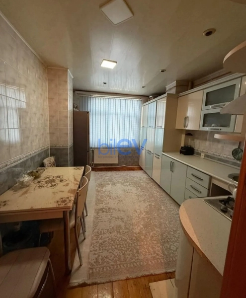 Aylıq Kirayə 2 otaqlı Köhnə Tikili bina evi  61m², Bakı
