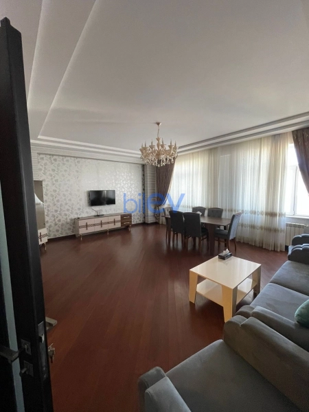 Aylıq Kirayə 3 otaqlı Yeni Tikili bina evi  125m², Bakı